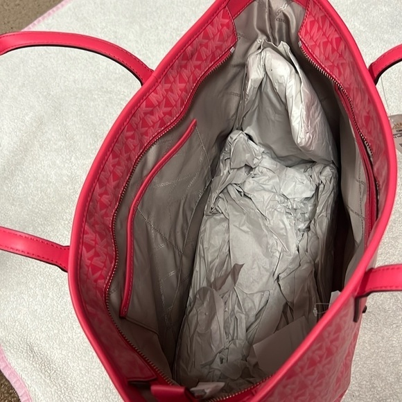 MICHAEL MICHAEL KORS Logo Carter Large Top Zip Tote Bag in Geranium - Picture 6 of 8